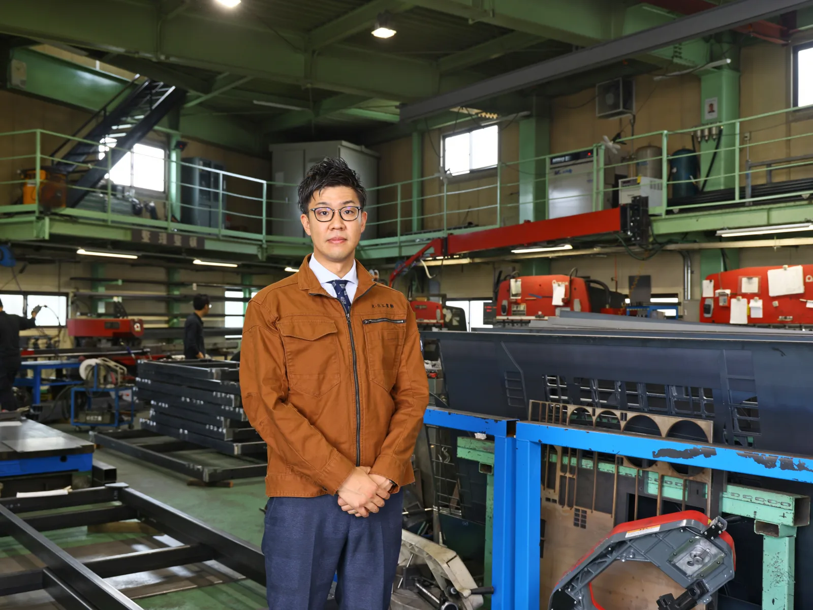 製造現場に立つK・S工業の担当者